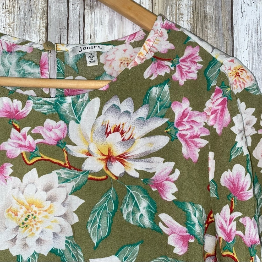 Jodifl Green Floral Blouse - Picture 2 of 5